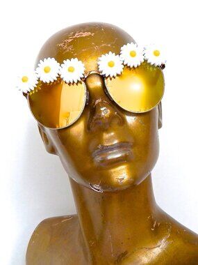 GASOLINE GLAMOUR SWAN RIVER DAISY JUMBO ACID COCO SUNGLASSES🦢🌼💎